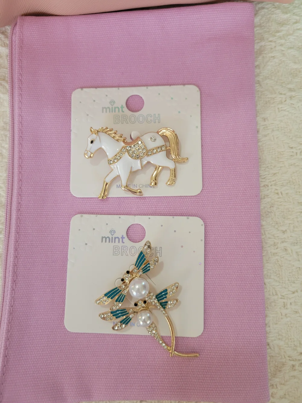 Mint White  Horse & Teal Dragonfly Brooch Set